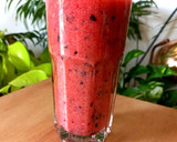 Foto del paso 2 de la receta: Licuado de frutillas, kiwi y arándanos