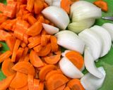 Foto del paso 2 de la receta: Escabeche de verduras (berenjena, zanahoria y cebolla)
