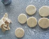 Foto del paso 5 de la receta: Galletas con flores y aroma a limón