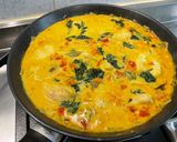 Une image de l'étape 15 de Curry de Julienne au lait de coco, épices et tomates.