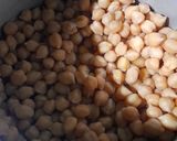 A picture of step 4 of Chickpeas and White peas Sprouts Salad.