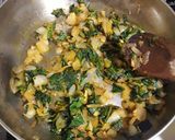 Foto del paso 2 de la receta: Tortilla de hojas de rabanito con ensalada