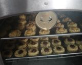 Foto langkah ke 4 dari resep Peanuts tumbprint cookies.