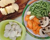 Foto langkah ke 1 dari resep Tumis Sayuran Bumbu Irit.