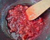 A picture of step 5 of Strawberry cheese cake.
