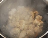 Foto del paso 2 de la receta: Papas con pollo a la cerveza