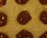 Foto langkah ke 5 dari resep Freshly baked chocolate chip cookies.