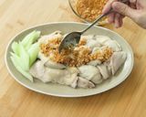 Foto langkah ke 7 dari resep Ayam Rebus Jahe (Pek Cam Kee) Devina Hermawan.
