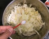 水煎香腸搭酸高麗菜的食譜步驟2照片