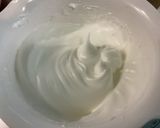 Une image de l'étape 8 de Gâteau aux pêches de vigne et miel.