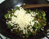 A picture of step 4 of Okra Stir Fry with Puffed Rice.