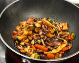 Foto del paso 3 de la receta: Tallarines de arroz al wok con setas shiitake 🍂🍂🍄🍄