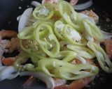 รูปขั้นตอนการทำที่ 3 ของ ข้าวราดกุ้งผัดพริกหยวก