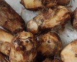 भरवाँ मसालेदार अरबी (Bharwa masaledaar arbi recipe in hindi) रेसिपी चरण 1 फोटो