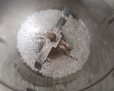 A picture of step 1 of Cold coffee with nutmeg.