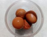 Foto langkah ke 2 dari resep Telur Asin Bawang Pedas.