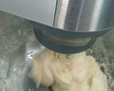 Foto langkah ke 2 dari resep Roti Kepang Sosis.