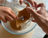 Foto del paso 2 de la receta: Cookies con chips de chocolate