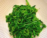 Hình bước làm 1 của món Cải đắng xào tỏi