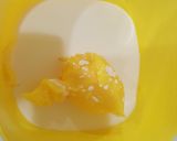 Hình bước làm 2 của món Bông lan trứng muối