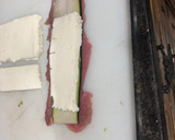 Foto del paso 4 de la receta: Judías verdes hervidas con patatas y rollitos de solomillo con lámina de calabacín y queso