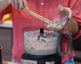 Foto langkah ke 2 dari resep Siomay Dimsum Ayam Gurih Dan Kenyal: Modal Rp 1000/pcs.