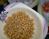 A picture of step 1 of Mazedar chole masala.