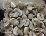 Foto del paso 4 de la receta: Cerdo horneado con champiñones