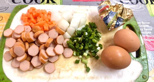 1 ข้าวผัดเนยไส้กรอก