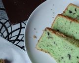 Foto langkah ke 8 dari resep Pandan Oreo Chiffon Cake.
