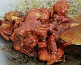 Gambar langkah 6 resipi Ayam Masak Kicap Dengan Kentang.