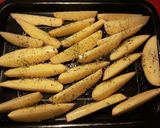 Foto del paso 8 de la receta Pollo al ajillo y romero al horno con patatas asadas