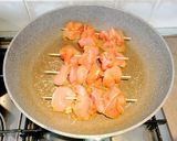 Foto del passaggio 3 della ricetta Spiedini di pollo in salsa teriaki