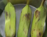 A picture of step 1 of Raw banana or kachaa Kela.