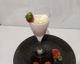 A picture of step 4 of Strawberry Milkshake.