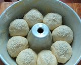 Foto langkah ke 8 dari resep Roti Sobek Coklat Wijen.