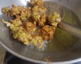 A picture of step 4 of Matki sprouts pakoda.