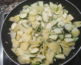 Foto del paso 4 de la receta: Mini tortilla de patata con calabacín y brócoli 🥒 🥔 🥦. 🧅🧄