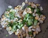 वेजीकॉर्न कैप्सिकम (vege corn capsicum recipe in Hindi) रेसिपी चरण 3 फोटो