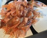 Une image de l'étape 1 de Bouillon maison de gambas sauvages à l aneth ail et citron.
