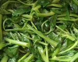 Foto langkah ke 1 dari resep Rebus kangkung sambal kencur.