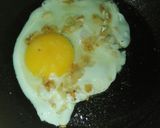 Foto langkah ke 2 dari resep Nasi Telur Ceplok Kecap Asin Pontianak.