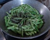 Foto langkah ke 2 dari resep Tumis Buncis Bawang Putih ala Hotel.