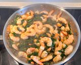 Foto del paso 4 de la receta: Crêpes gratinadas, rellenas de espinacas y gambas