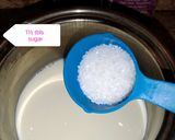 A picture of step 2 of Rose Mahalabiya.