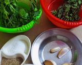 A picture of step 1 of Green Chutney.