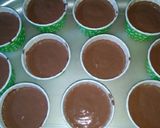 Foto langkah ke 3 dari resep Steamed Chocolate CupCake Ekonomis w#8.