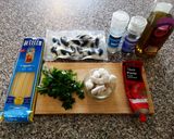 偷吃步淡菜蝦仁扁麵 Linguine con gamberi e cozze的食譜步驟1照片