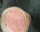 A picture of step 3 of Strawberry Milk shake.