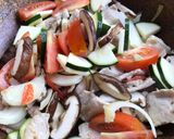 รูปขั้นตอนการทำที่ 2 ของ Babi asam manis หมูผัดเปรี้ยวหวาน